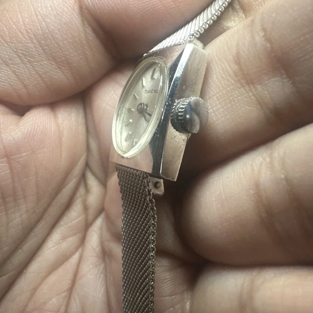 Working Vintage Timex Ladies Silver Dainty Watch Manual Wind Mesh Band 17mm 7in